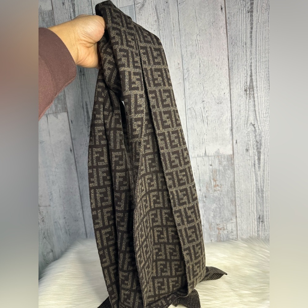 FENDI classic scarf in brown - Picture 4 of 14